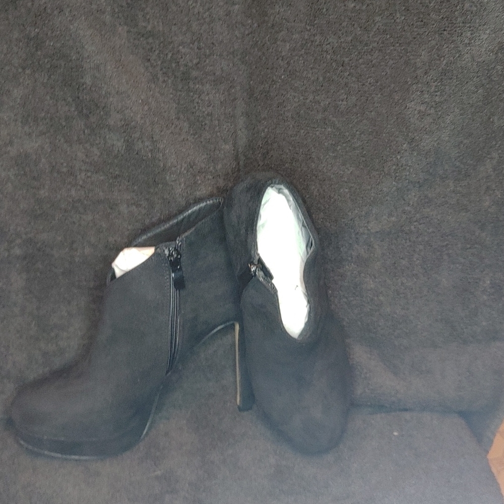 Shoes - Picture 2 of 2